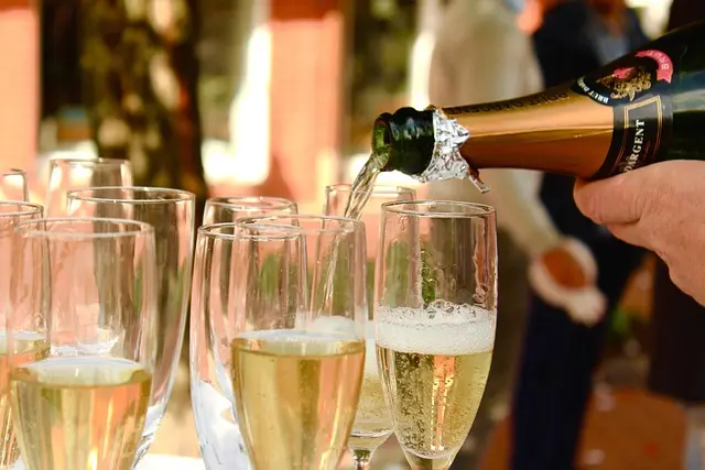 Champagne pour soirée entre amis : guide d'achat complet